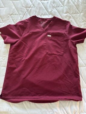 Figs Women’s Burgundy Kaya classic   V-Neck single pocket scrub top